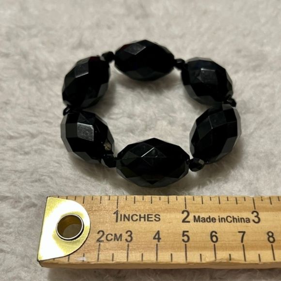VTG 80s Black Plastic Faceted Chunky Bead Elastic Bracelet - Picture 6 of 6